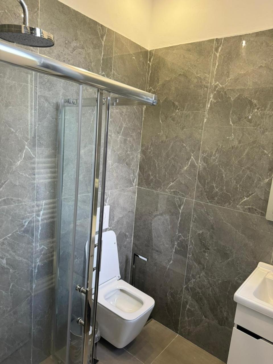 Vila 21 At Blloku Area Tirana Zewnętrze zdjęcie