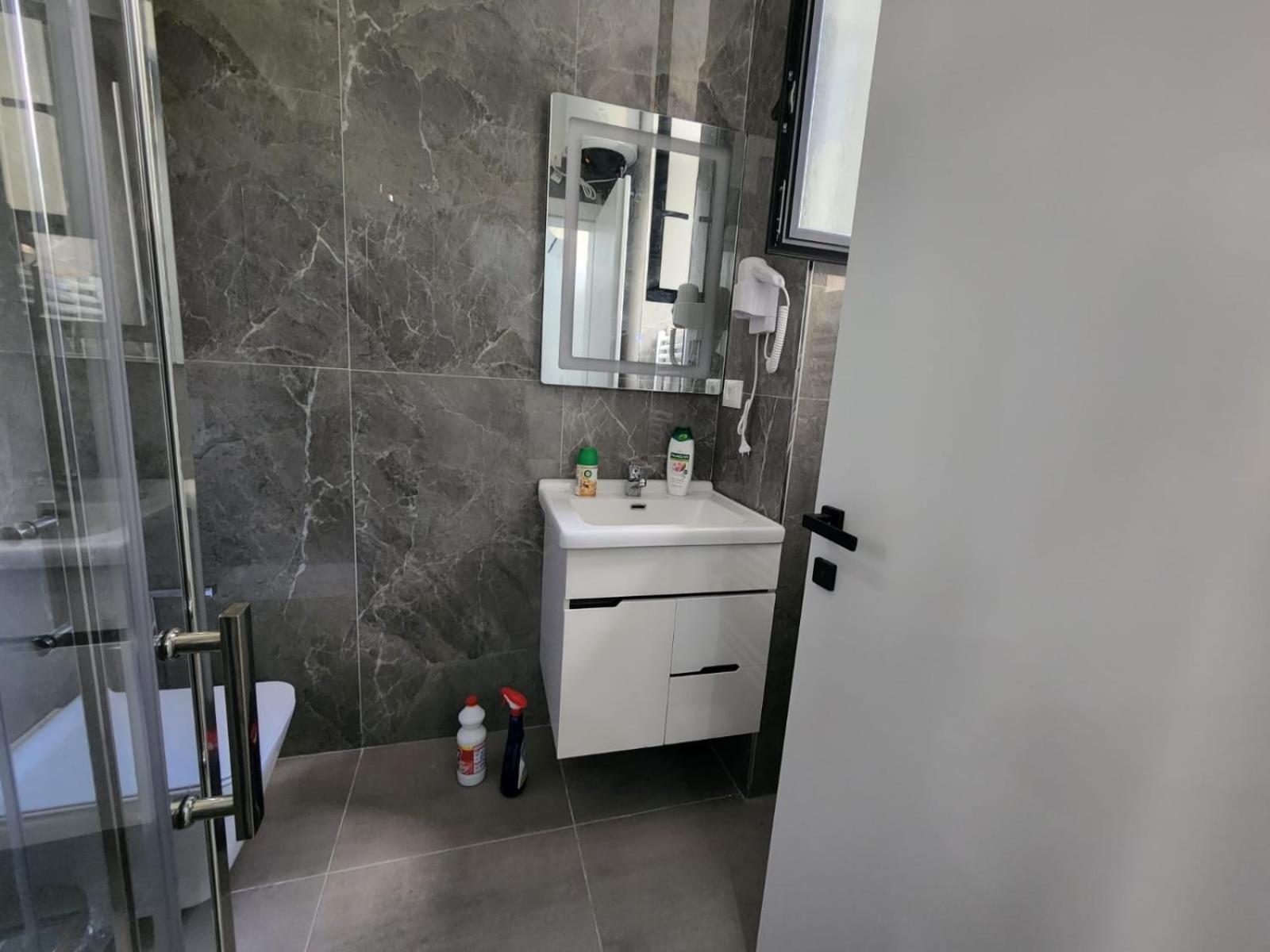 Vila 21 At Blloku Area Tirana Zewnętrze zdjęcie